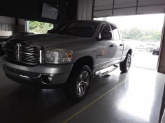 BUY DODGE RAM 1500 2008 4WD QUAD CAB 140.5